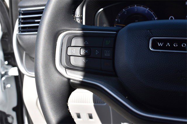 Used 2025 Jeep Wagoneer Series III w/ Premium Group I image 16