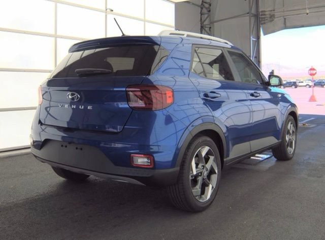 Used 2025 Hyundai Venue Limited FWD image 5