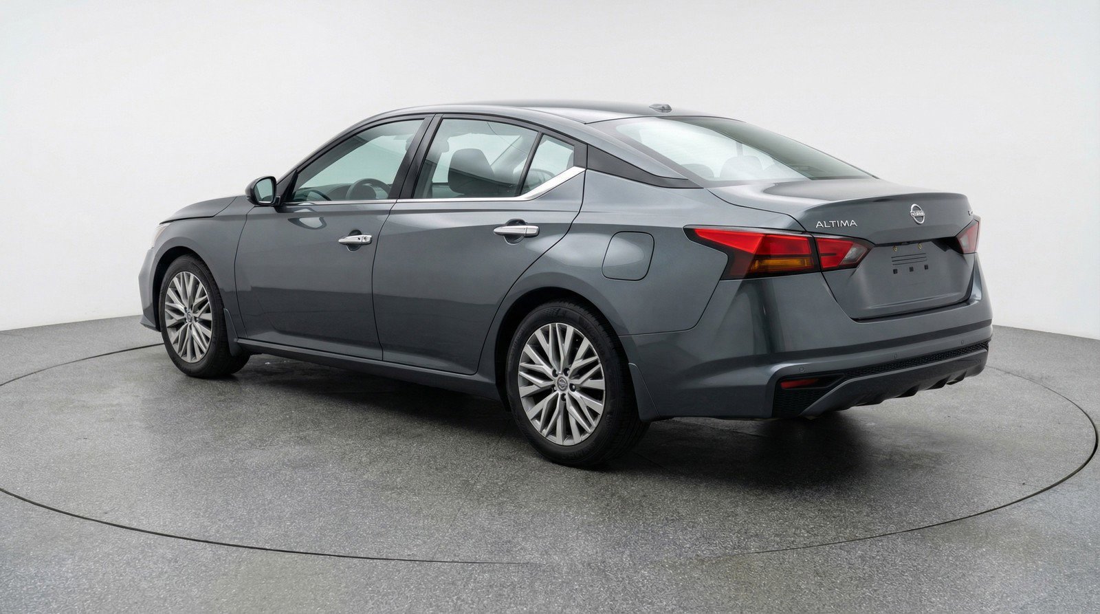 Used 2025 Nissan Altima 2.5 SV image 6