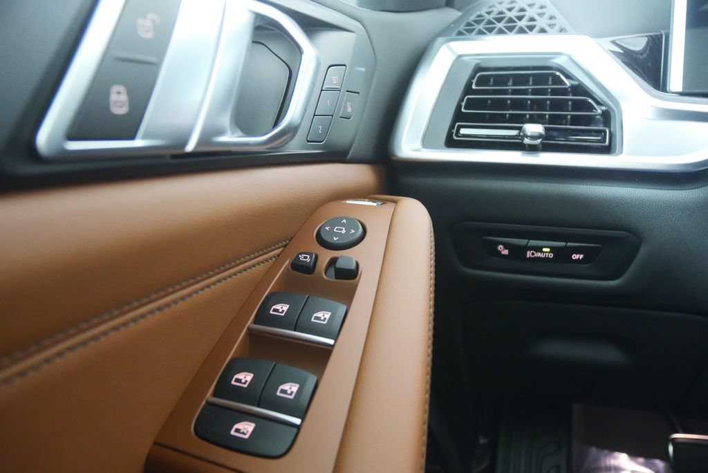 Used 2026 BMW X5 sDrive40i w/ M Sport Package RWD image 19
