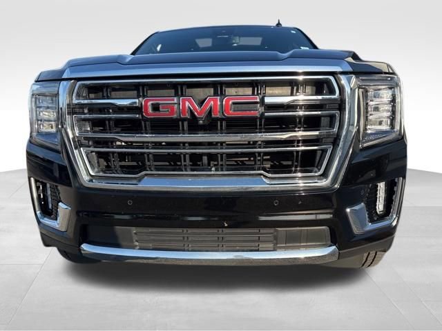 Used 2023 GMC Yukon SLT w/ SLT Premium Package image 2