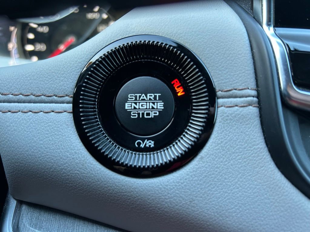 Used 2023 Jeep Compass Limited image 28