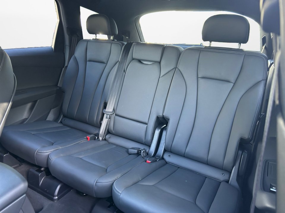 Certified 2025 Audi Q7 2.0T Premium image 12