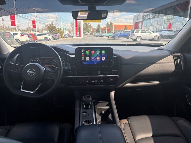 Certified 2025 Nissan Pathfinder SL w/ Black Appearance Package image 23