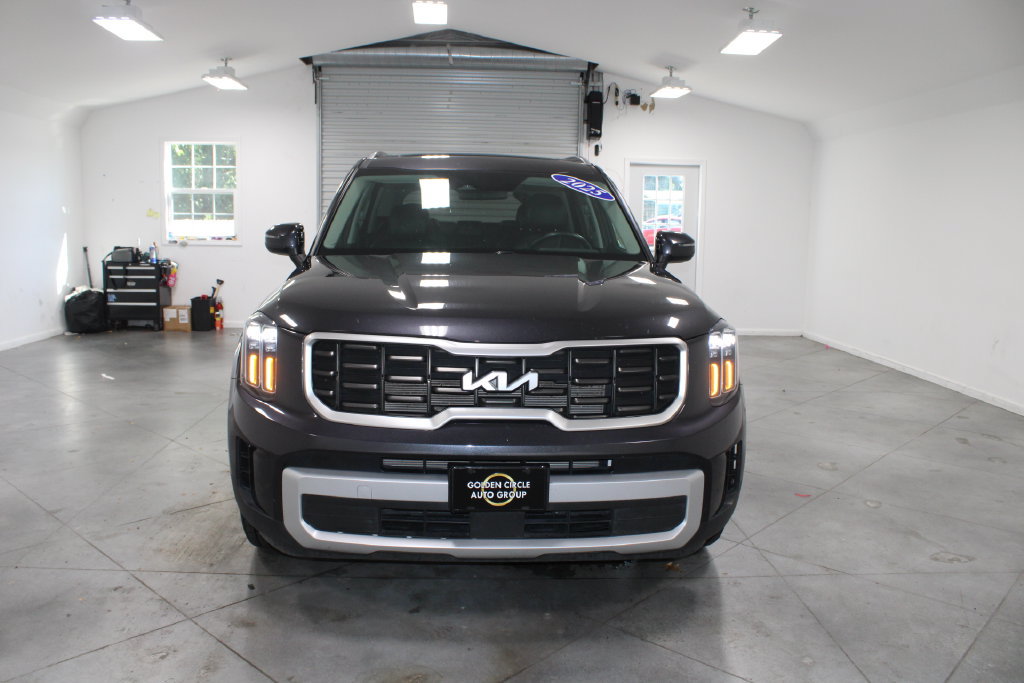 Used 2025 Kia Telluride S FWD image 3
