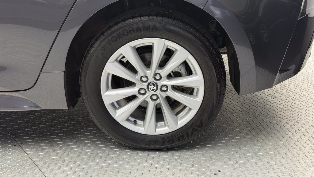 Certified 2025 Toyota Corolla SE FWD image 6