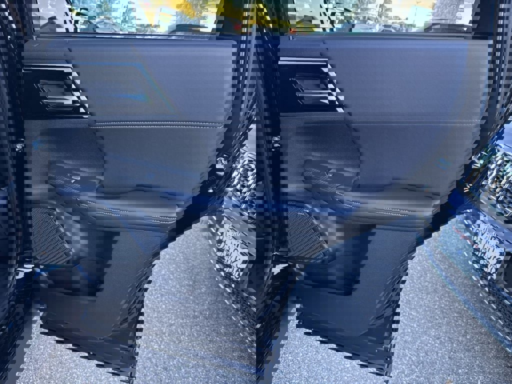 New 2025 Mitsubishi Outlander SE image 31