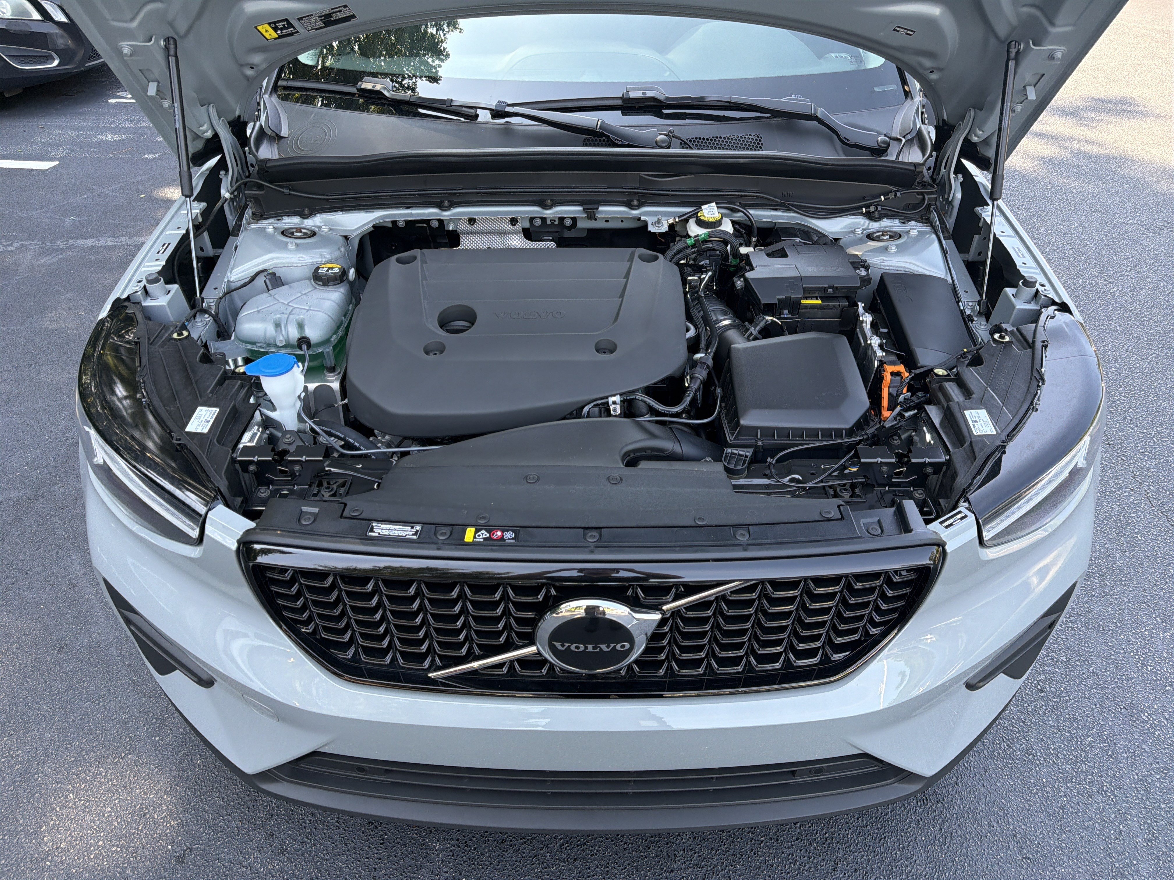 Certified 2026 Volvo XC40 B4 Core FWD image 36