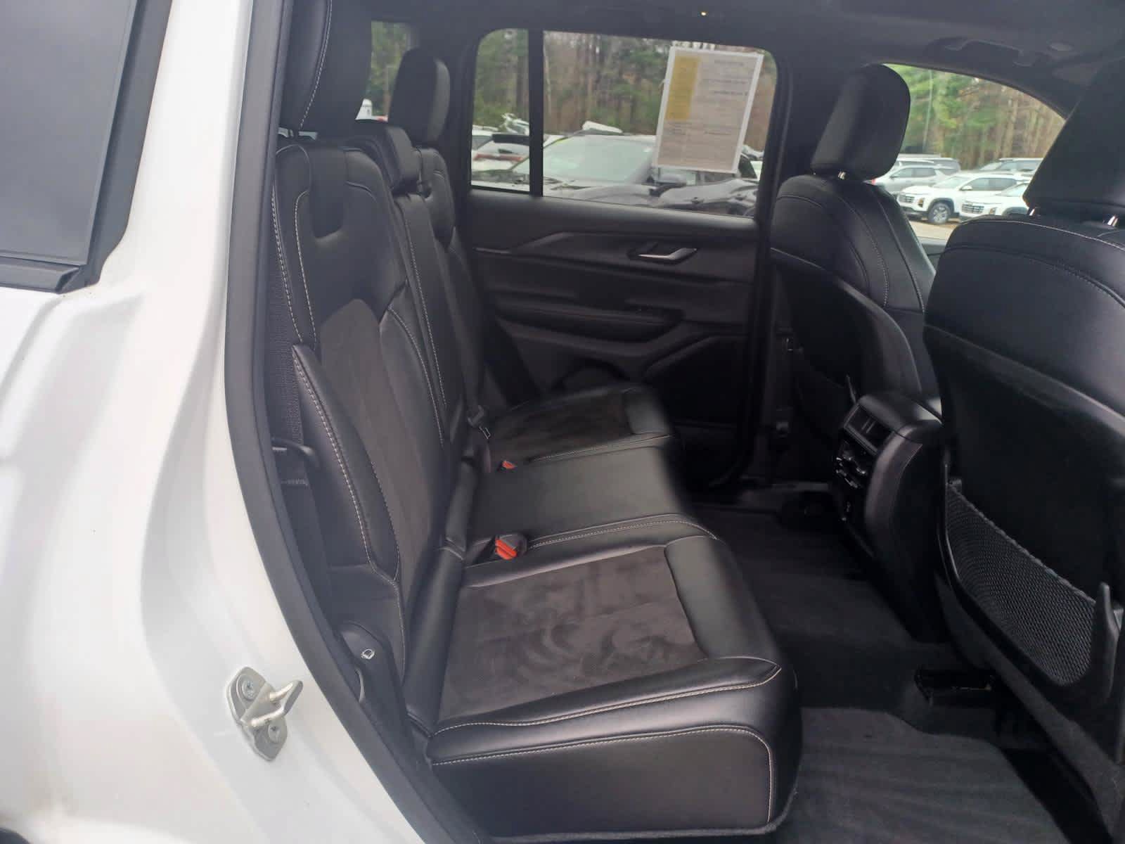 Used 2023 Jeep Grand Cherokee Altitude AWD/4WD image 20