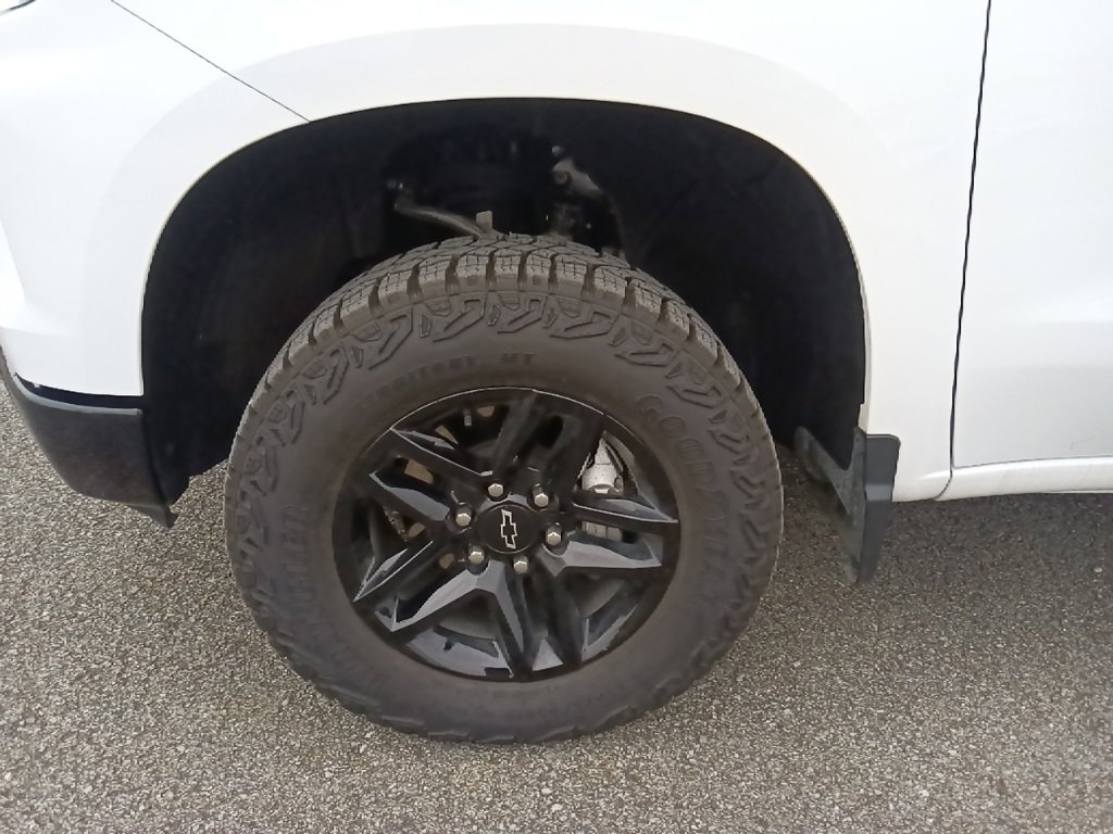 Used 2024 Chevrolet Silverado 1500 LT Trail Boss w/ Convenience Package II image 10