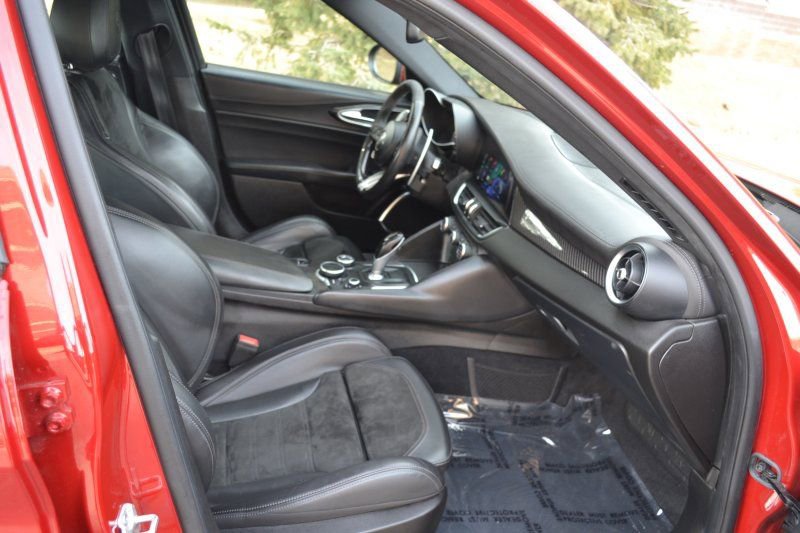 Used 2018 Alfa Romeo Giulia Quadrifoglio image 28