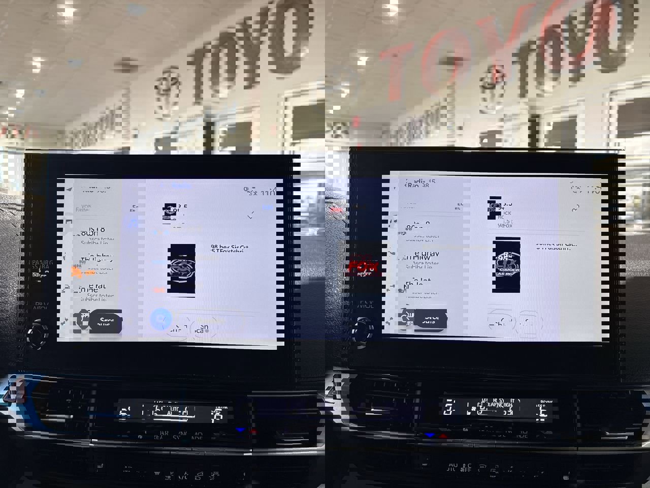 Certified 2025 Toyota Sienna XLE image 17