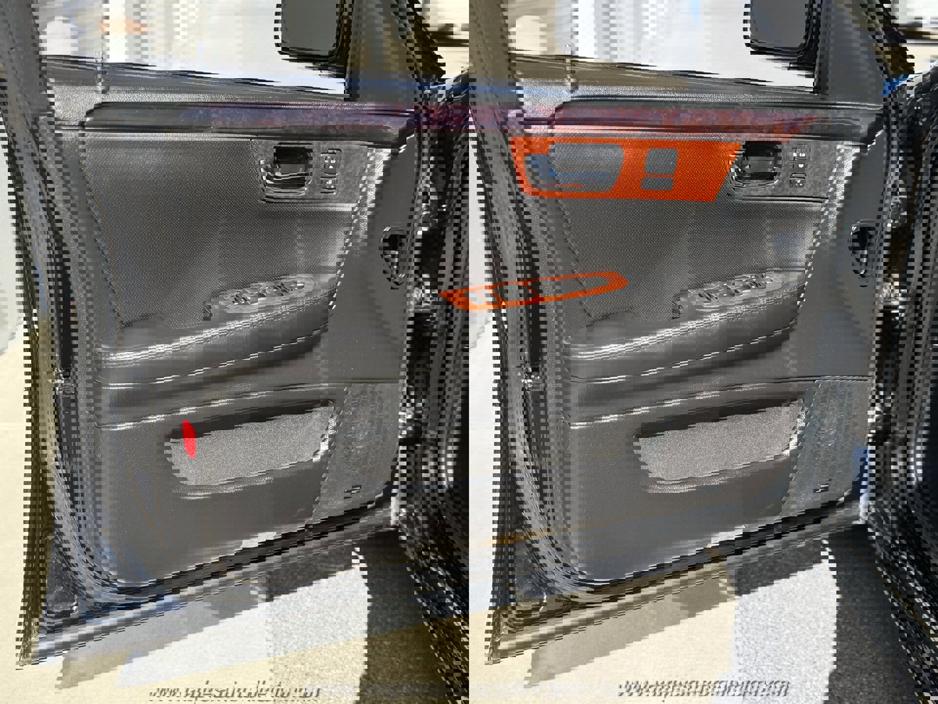 Used 2011 Cadillac DTS Premium image 22