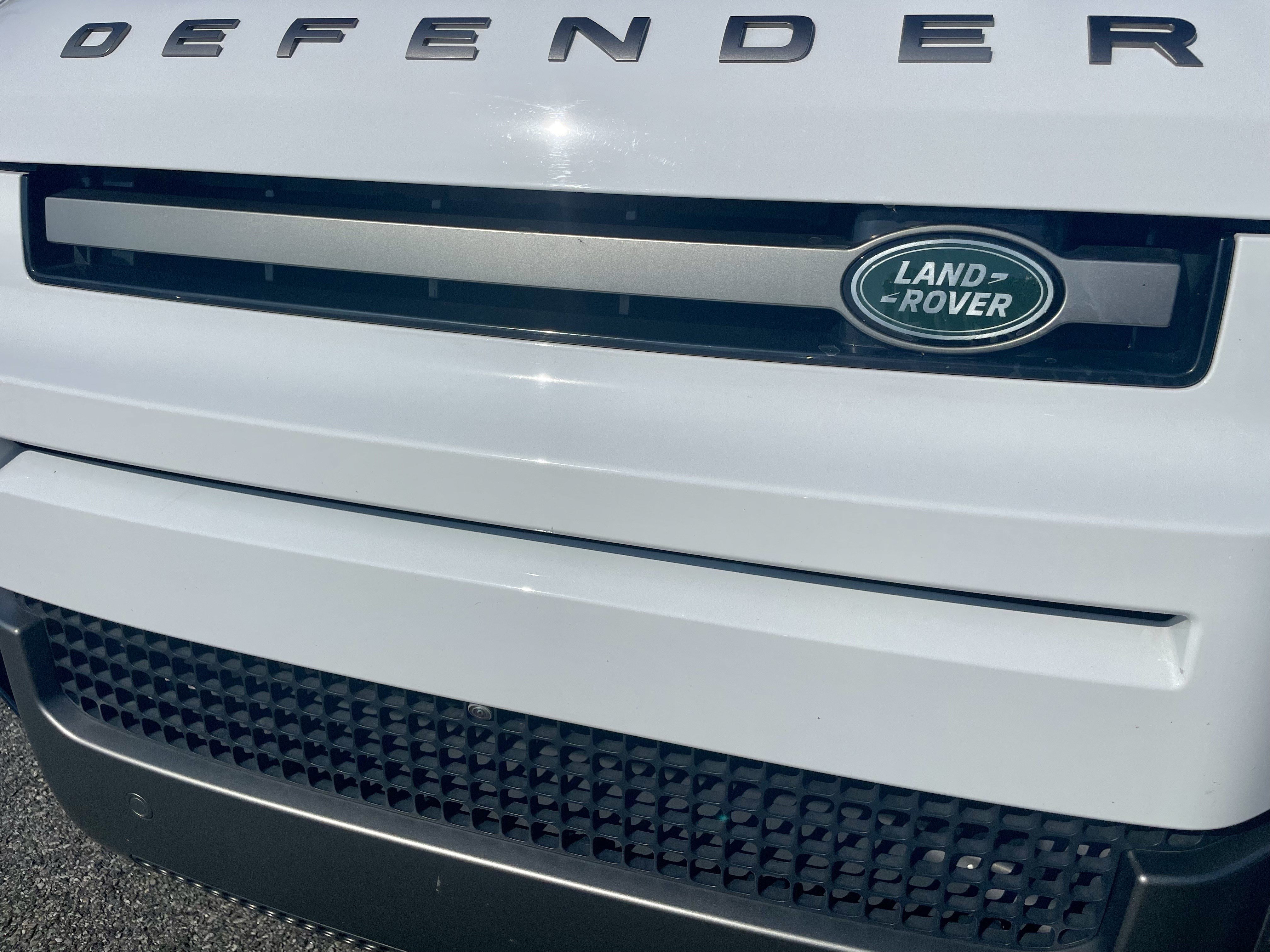 Used 2024 Land Rover Defender 110 X-Dynamic SE AWD/4WD image 32