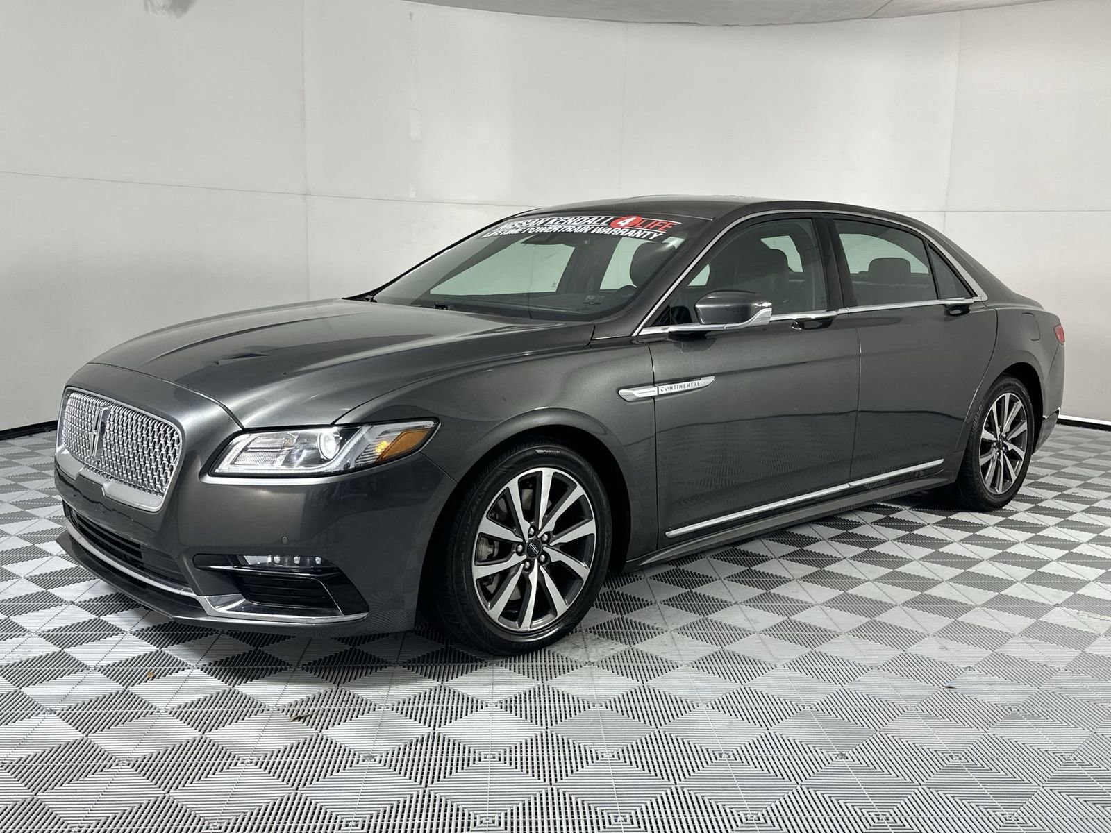 Used 2020 Lincoln Continental image 4