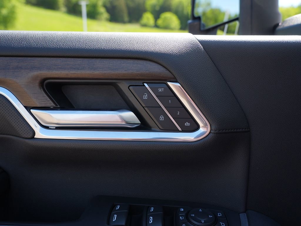 Used 2024 Chevrolet Silverado 3500 High Country w/ High Country Premium Package AWD/4WD image 17
