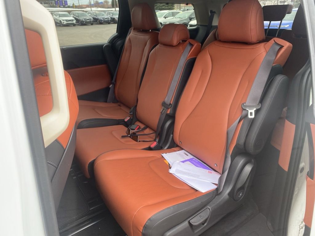 Used 2024 Kia Carnival SX FWD image 10