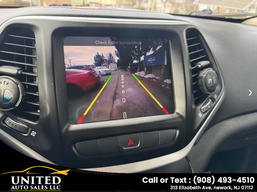 Used 2015 Jeep Cherokee Trailhawk w/ Comfort/Convenience Group AWD/4WD image 18