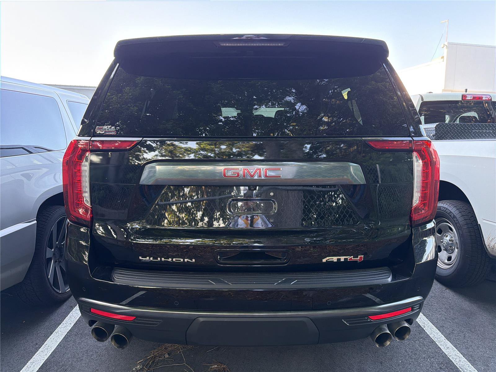 Used 2024 GMC Yukon XL AT4 w/ Technology Package AWD/4WD image 5