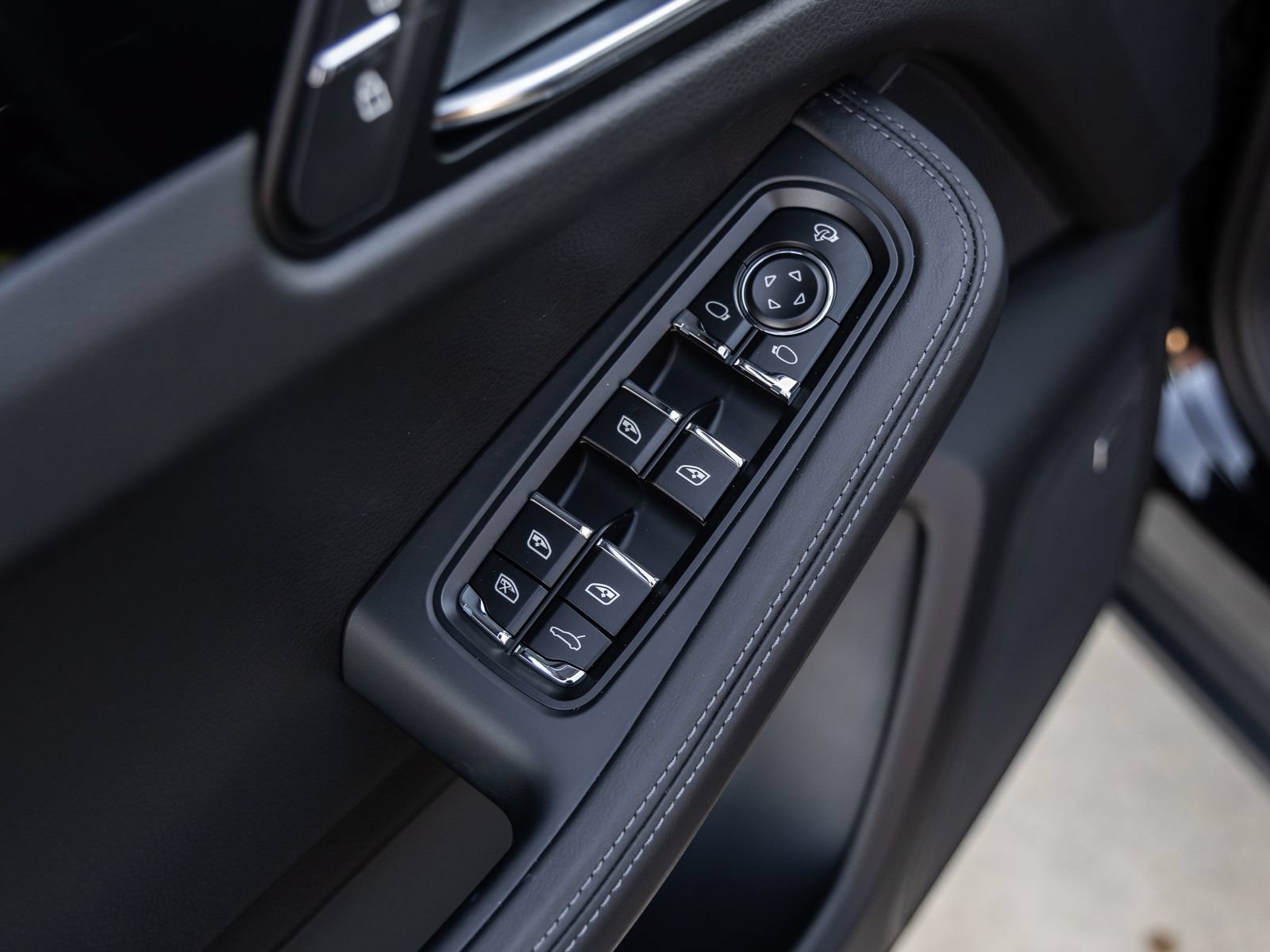 Certified 2026 Porsche Macan AWD/4WD image 22