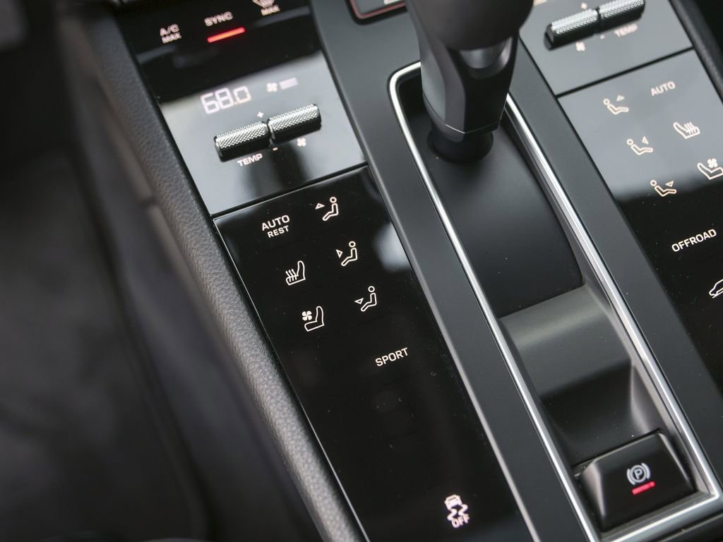 Certified 2025 Porsche Macan image 26