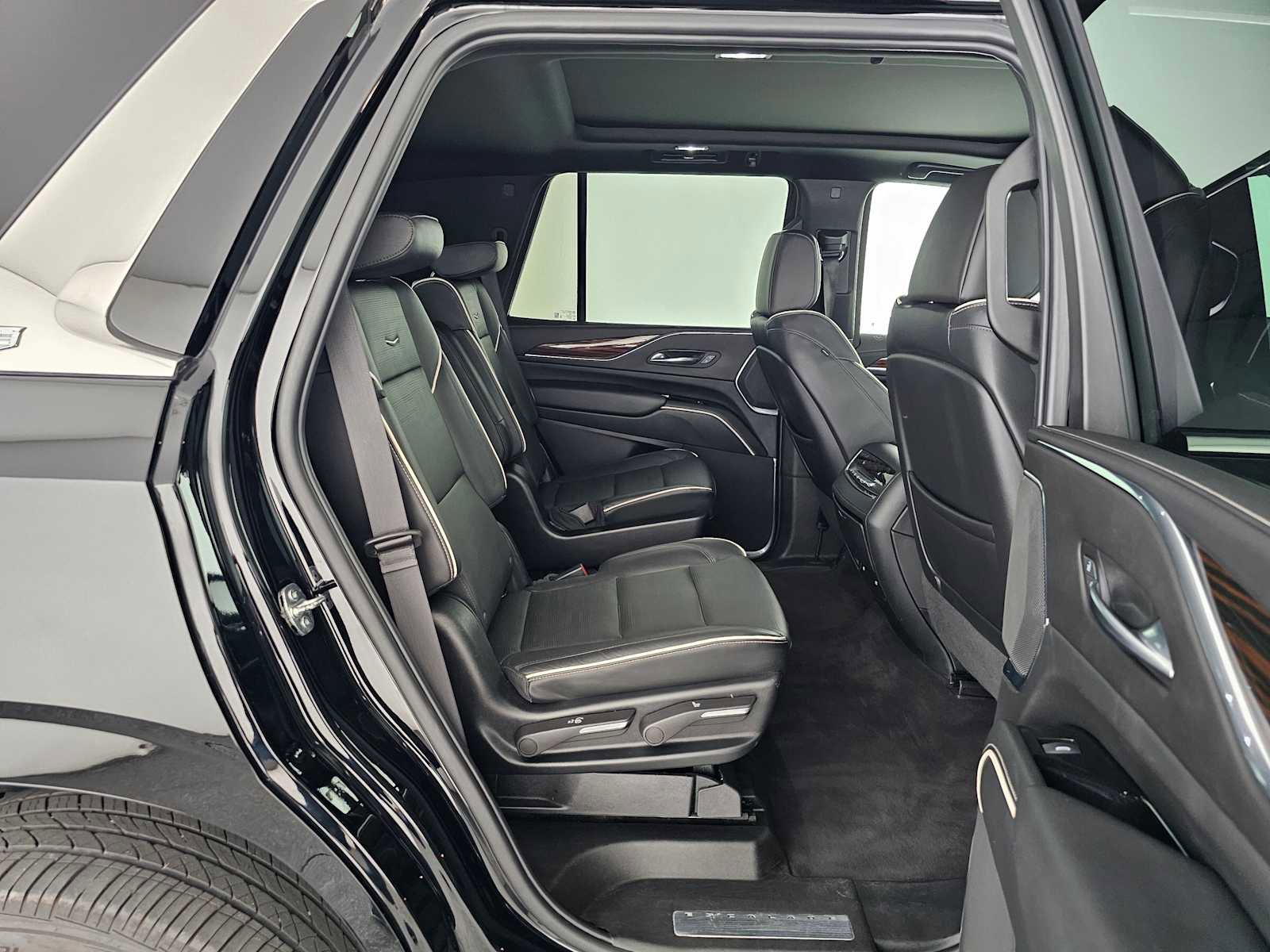 Used 2023 Cadillac Escalade Premium Luxury image 12