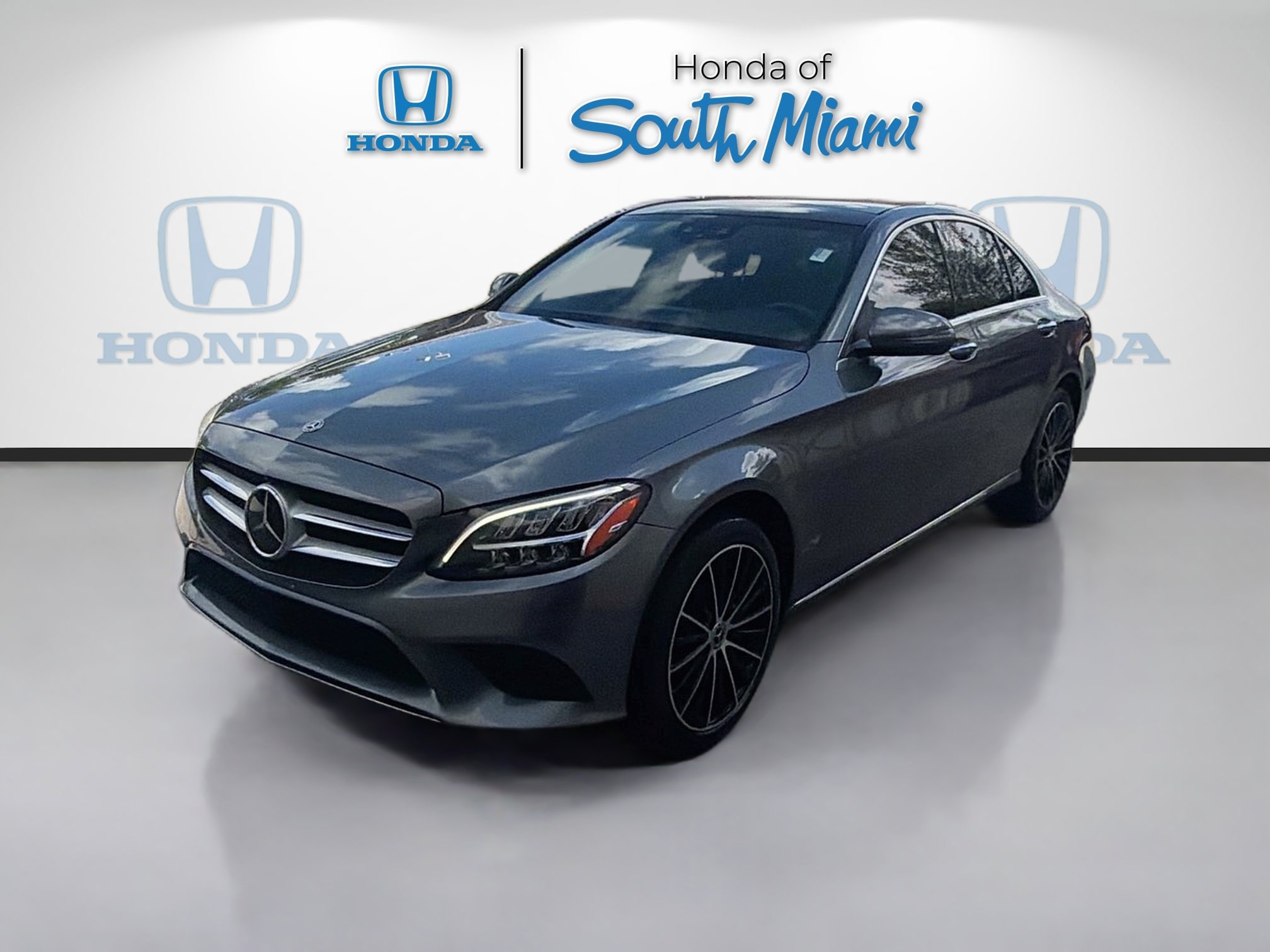 Used 2019 Mercedes-Benz C 300 4MATIC Sedan image 3