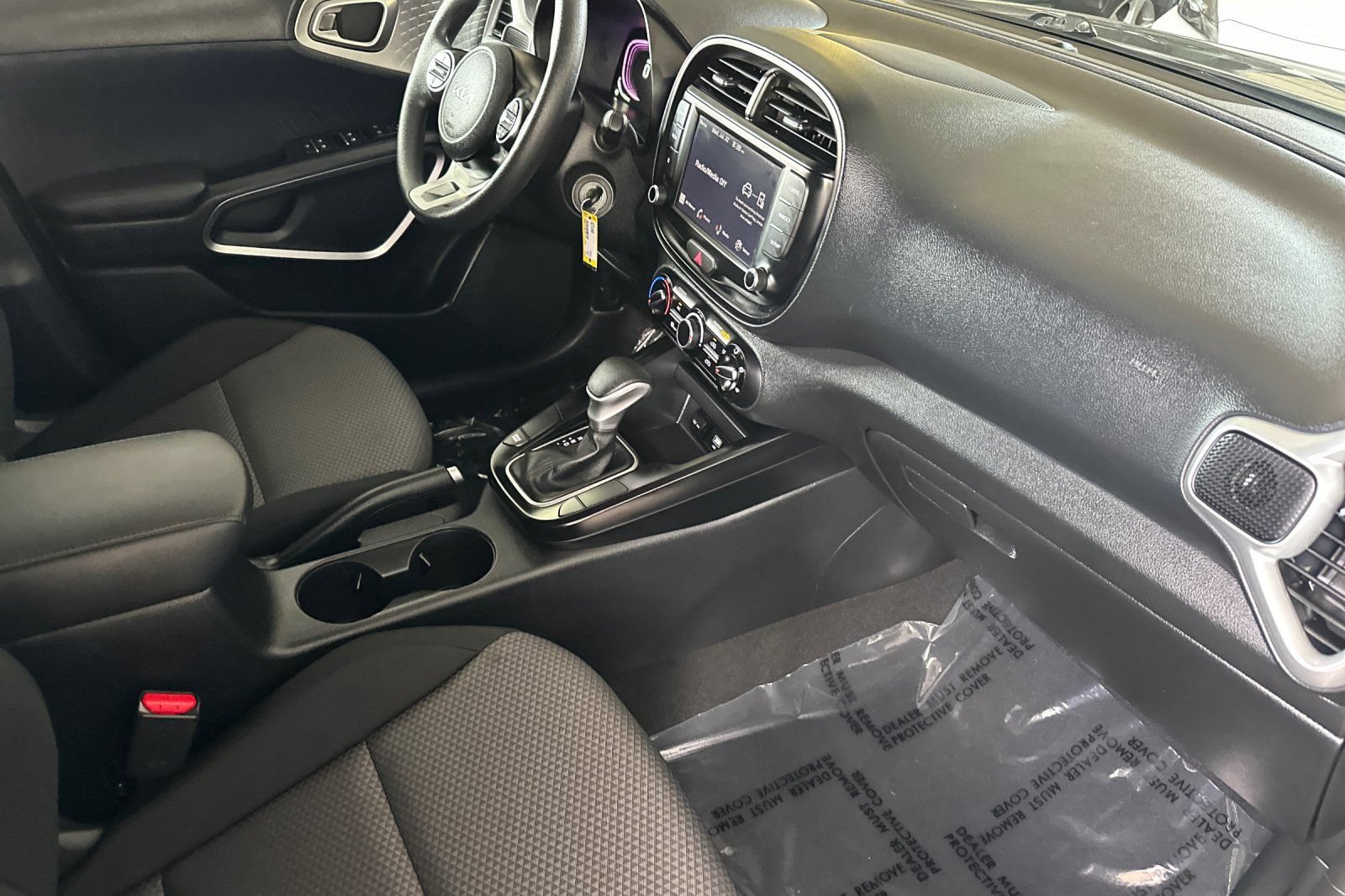 Used 2025 Kia Soul LX w/ LX Technology Package FWD image 17