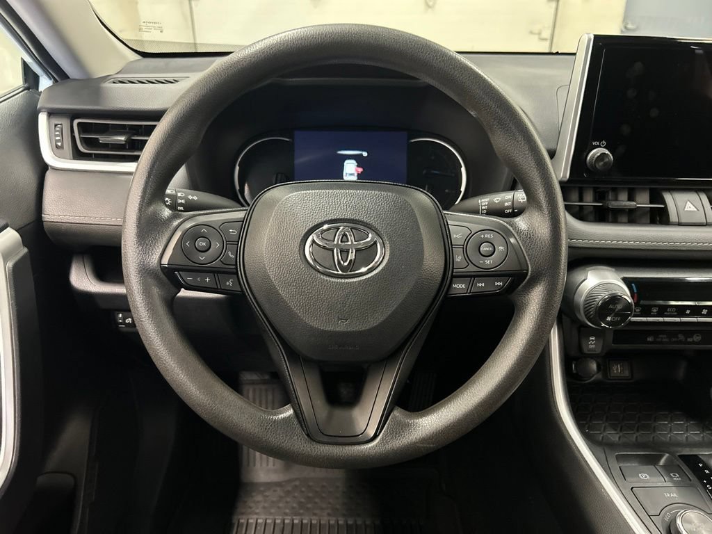 Used 2024 Toyota RAV4 LE AWD/4WD image 17