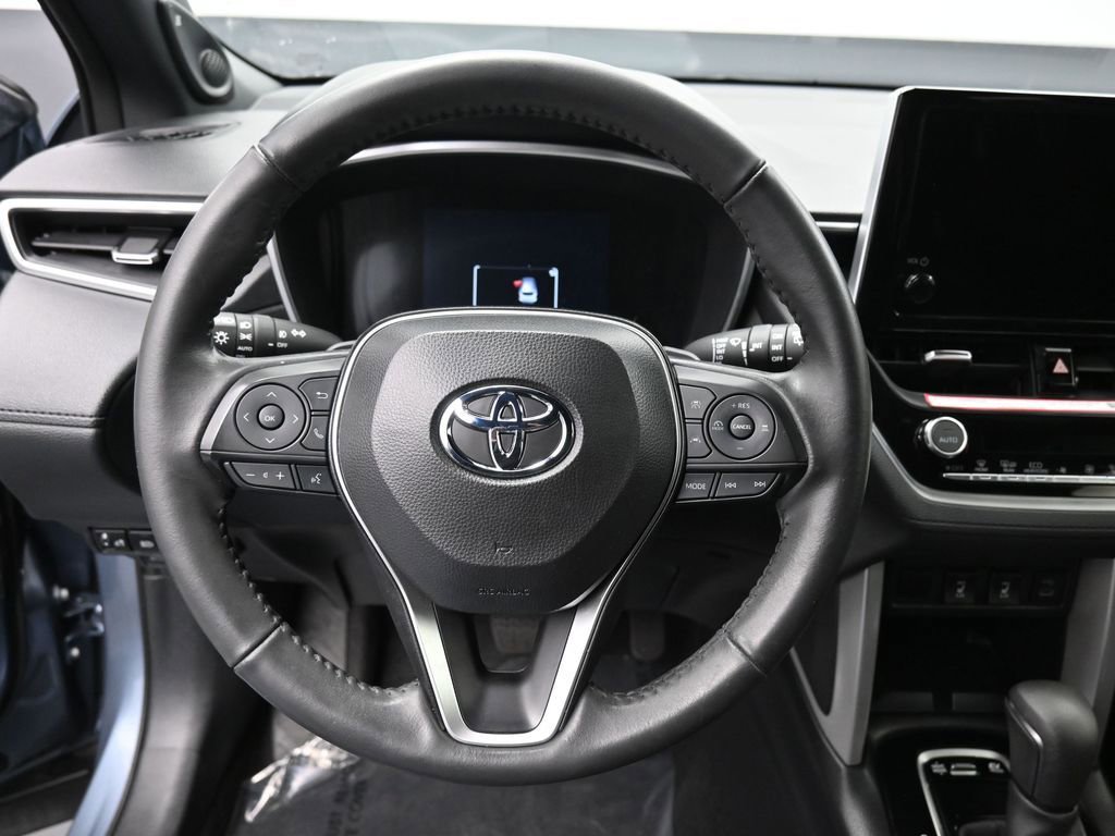 Used 2024 Toyota Corolla Cross XSE w/ Convenience Package image 17