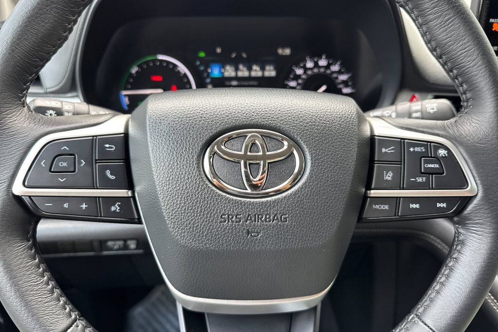 Certified 2025 Toyota Sienna XLE w/ XLE Plus Package AWD/4WD image 23