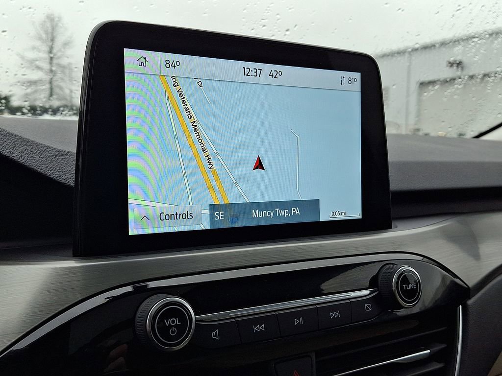 Used 2022 Ford Escape Titanium w/ Class II Trailer Tow Package image 3