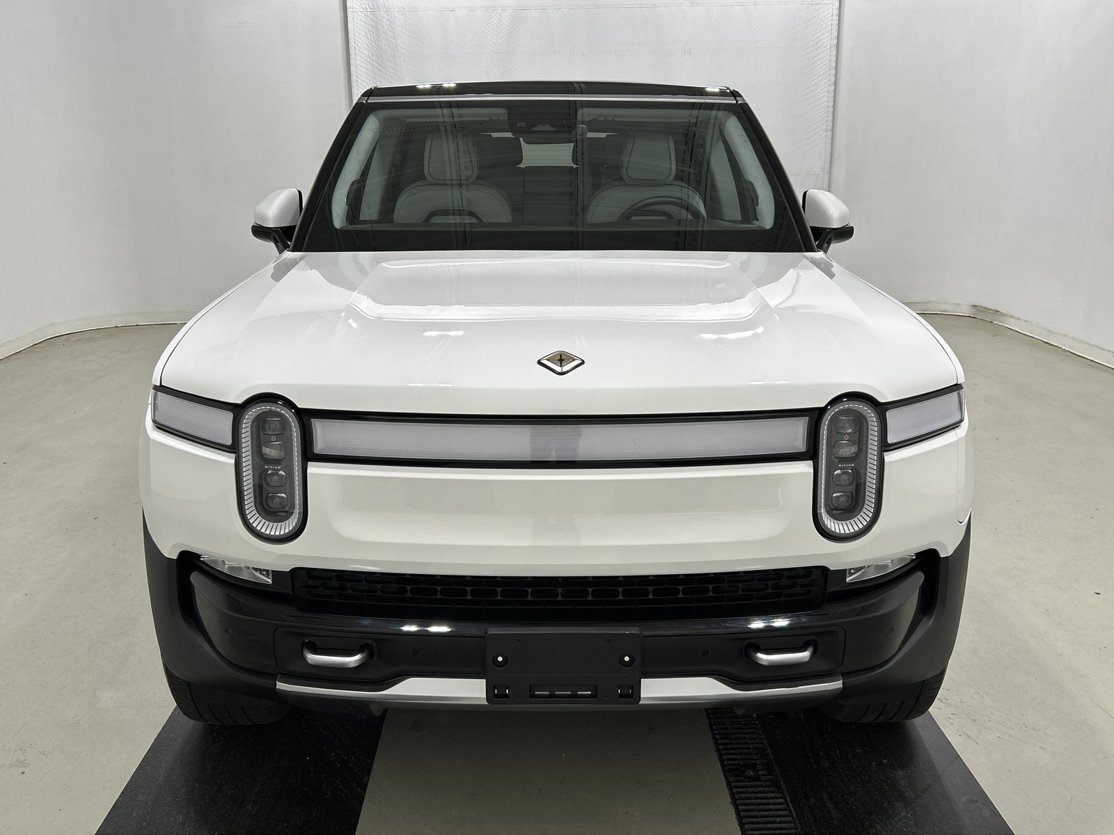Used 2024 Rivian R1S Adventure AWD/4WD image 8