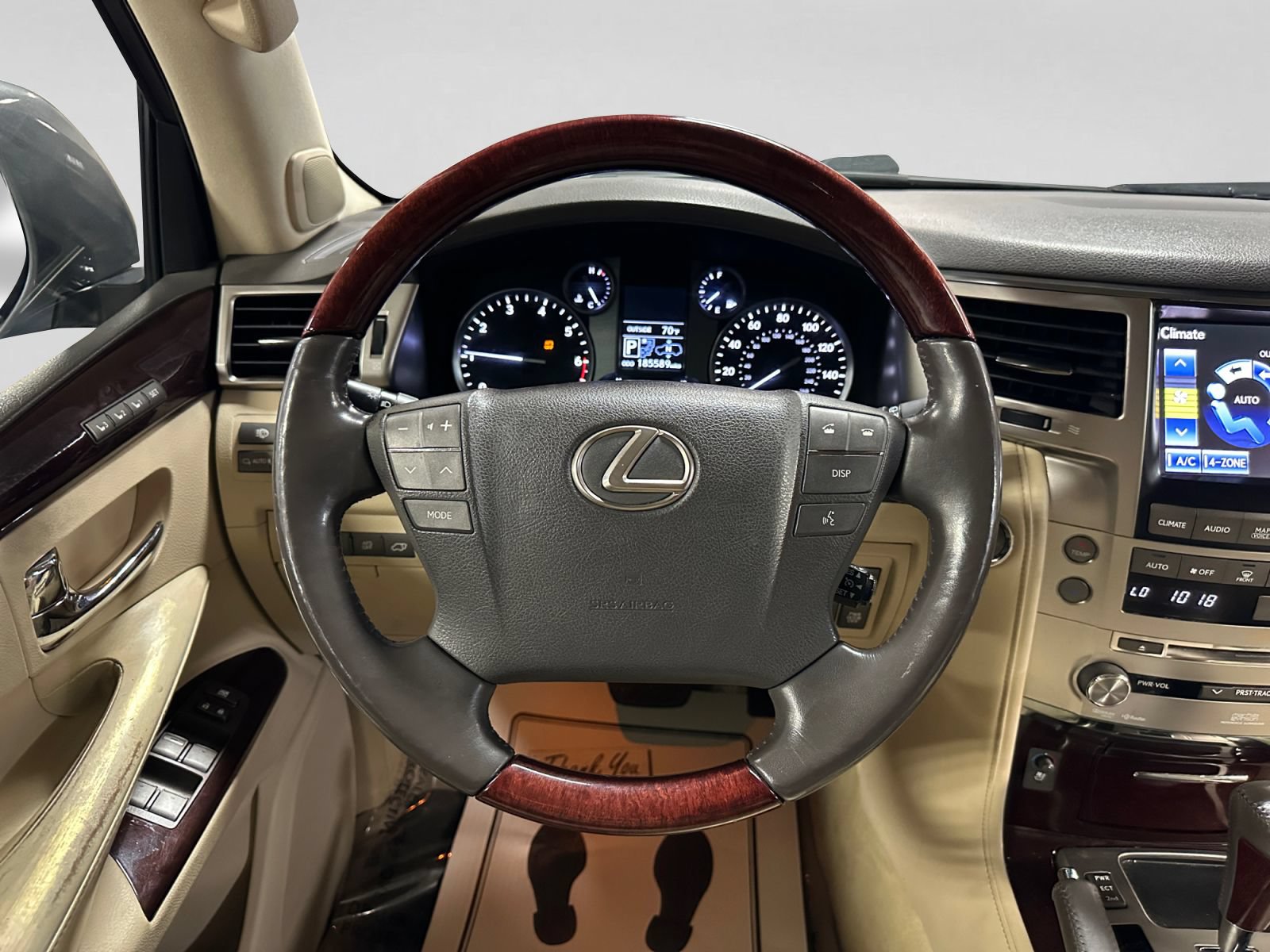 Used 2013 Lexus LX 570 4WD w/ Luxury Pkg image 19