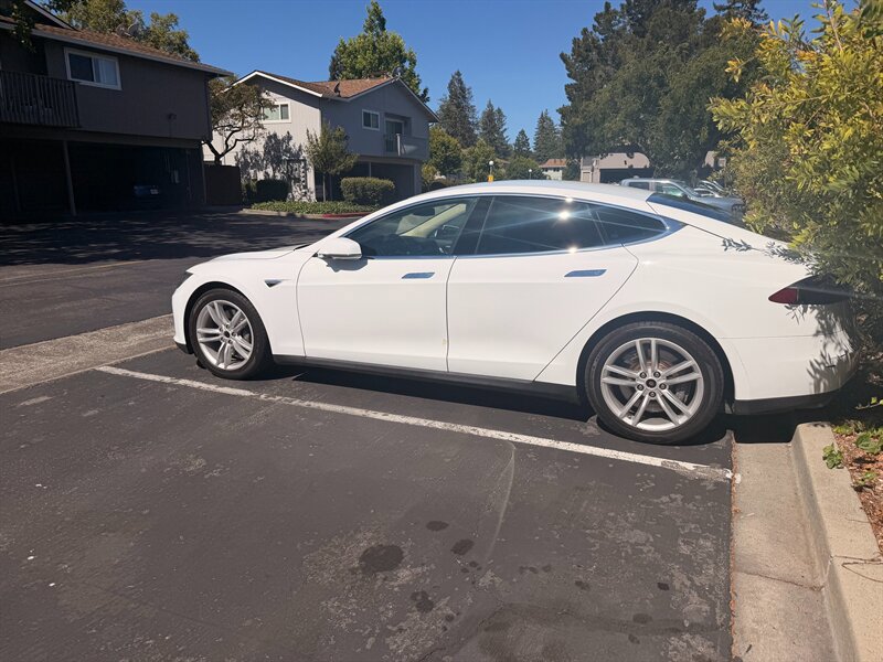 Used 2014 Tesla Model S 60 RWD image 4