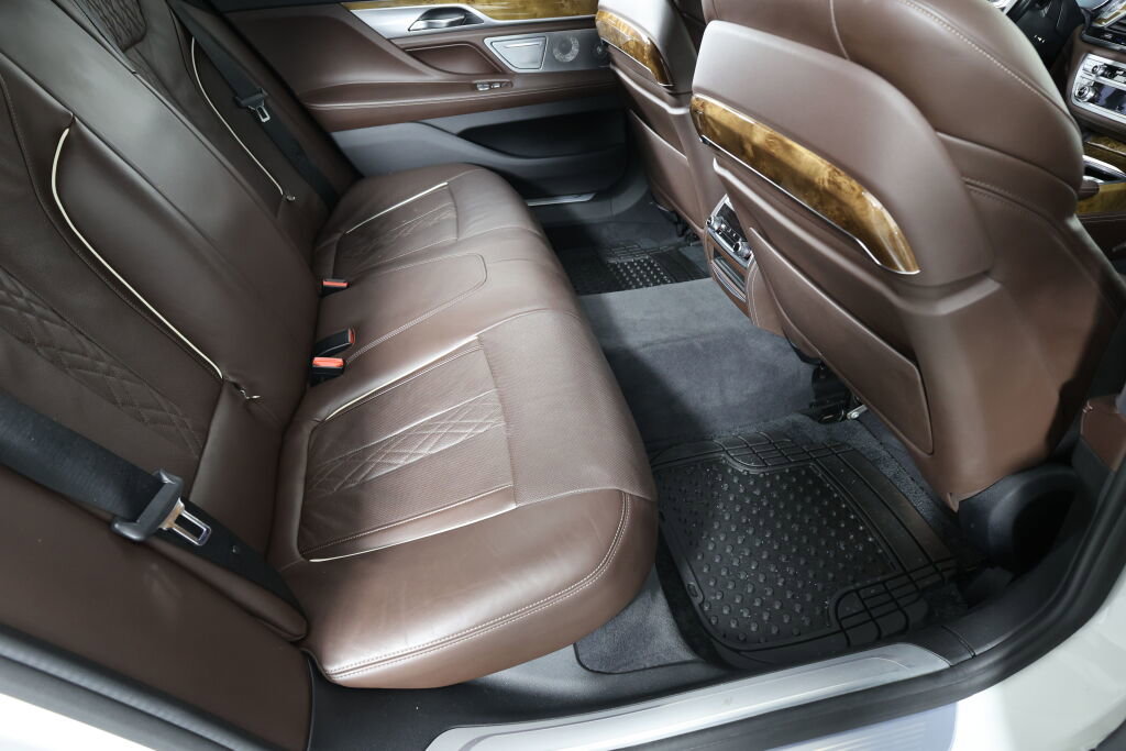 Used 2016 BMW 740i image 24