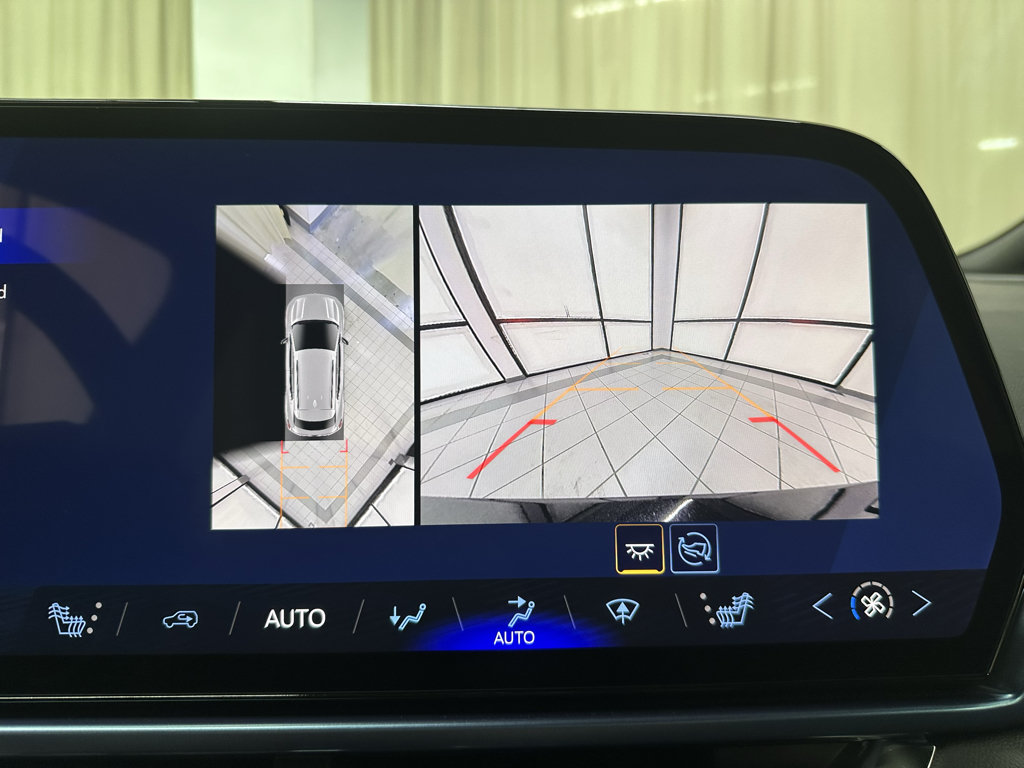Certified 2024 Chevrolet Equinox EV LT FWD image 29