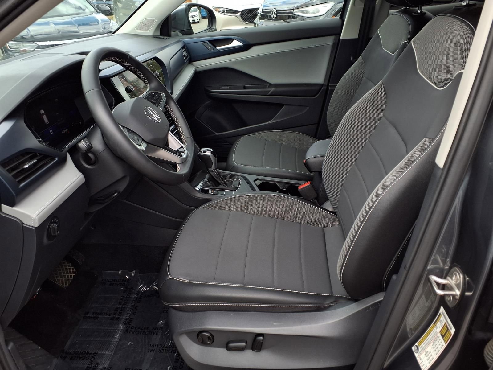 Used 2023 Volkswagen Taos SE w/ Panoramic Sunroof Package FWD image 17