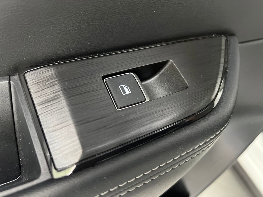 Used 2025 Nissan Rogue SL w/ Tech Package image 16