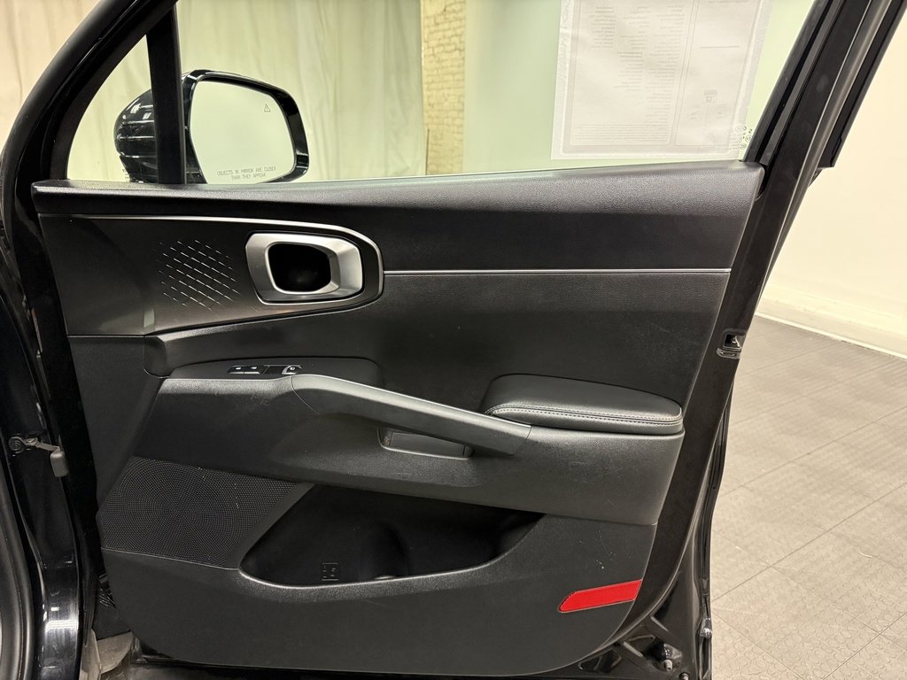 Used 2021 Kia Sorento S image 17