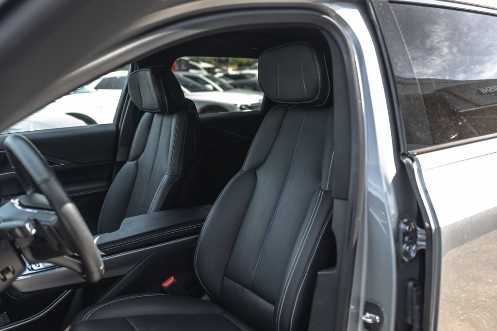 Used 2024 Cadillac Lyriq Sport RWD image 11