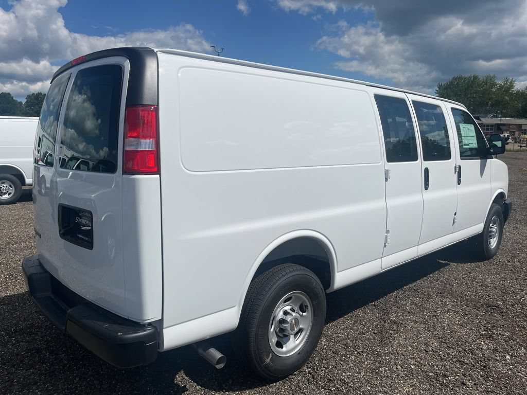 New 2025 Chevrolet Express 3500 Extended w/ Driver Convenience Package RWD image 7
