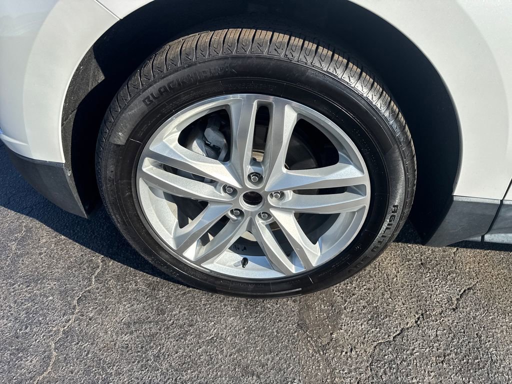 Used 2018 Chevrolet Equinox Premier AWD/4WD image 11