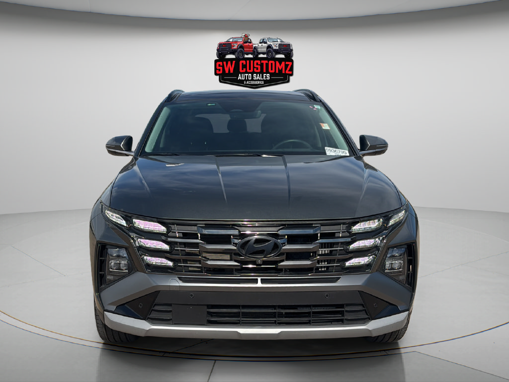 Used 2025 Hyundai Tucson Limited AWD/4WD image 2