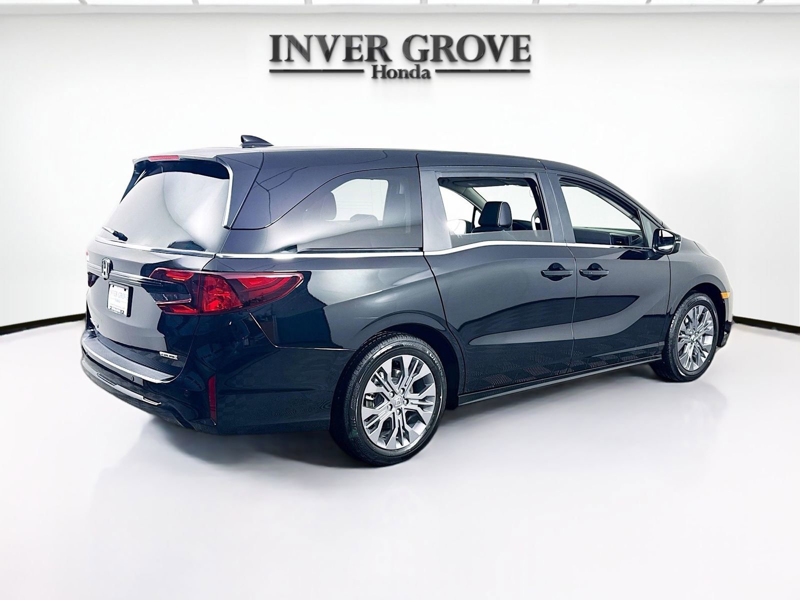 Certified 2026 Honda Odyssey Touring image 5