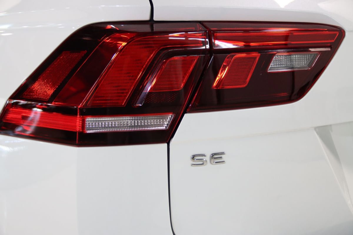 Used 2023 Volkswagen Tiguan SE R-Line AWD/4WD image 12