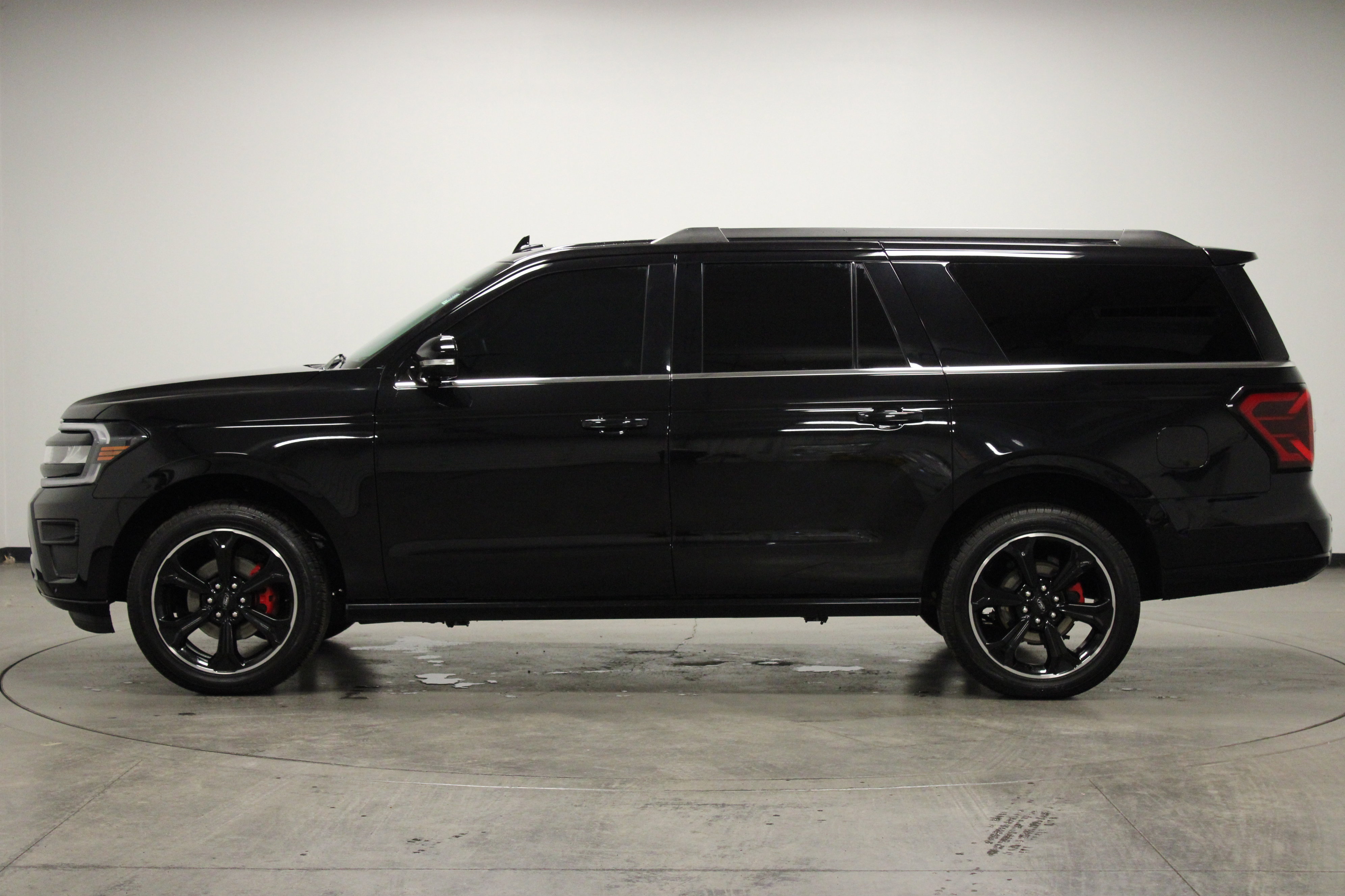 Used 2024 Ford Expedition Max Limited image 5