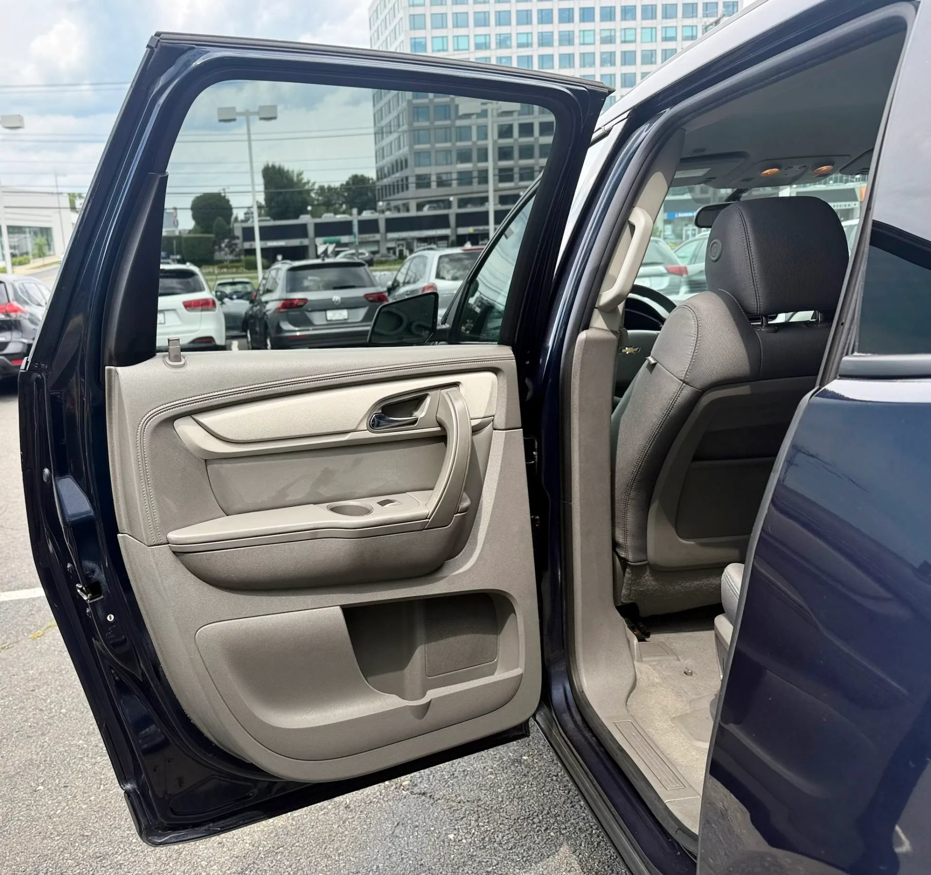 Used 2015 Chevrolet Traverse LS FWD image 24