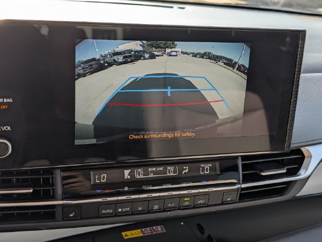 Used 2025 Toyota Sienna XLE FWD image 19