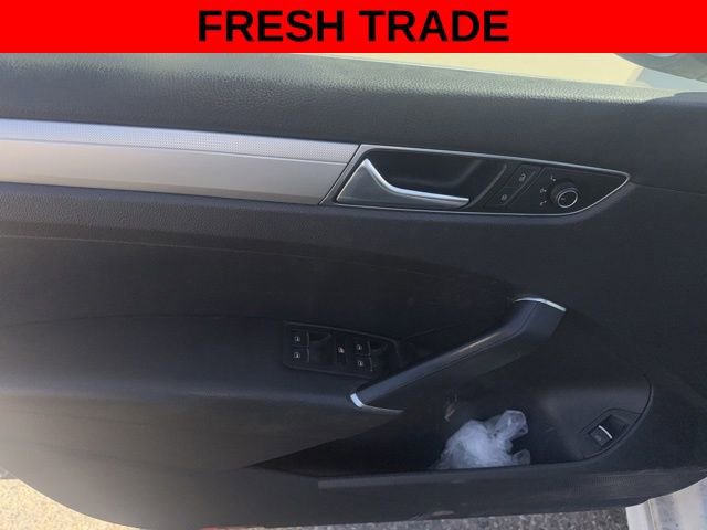 Used 2017 Volkswagen Passat 1.8T S image 7